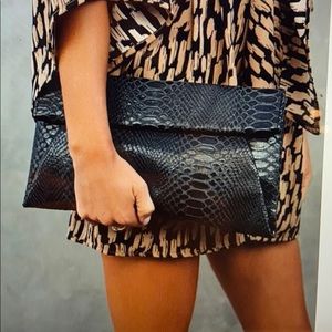 NWT VICI Emilia snake embossed crossbody clutch